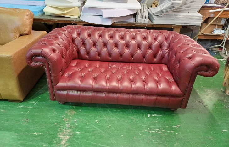 The Chesterfield Company Berwick Vintage Leather Chesterfield 2.5 Seater Crystal Burgundy 71063