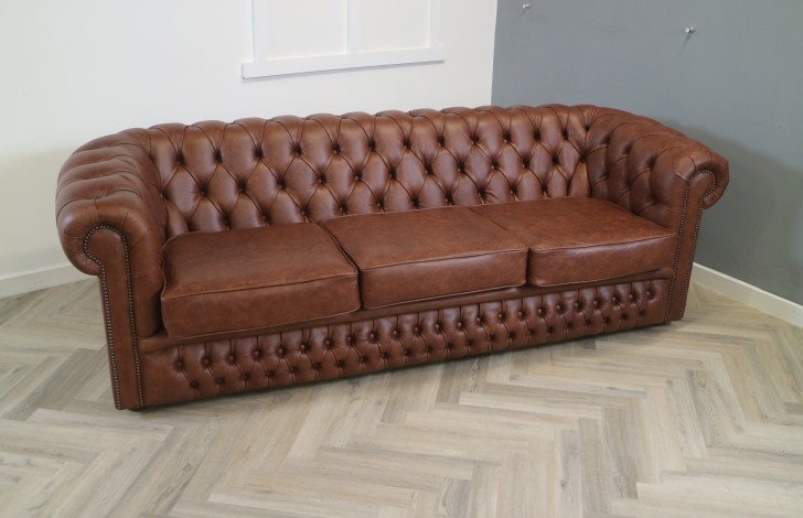 Claridge Luxury Leather Chesterfield Sofa - 3.5 Seater - Dune Hazel