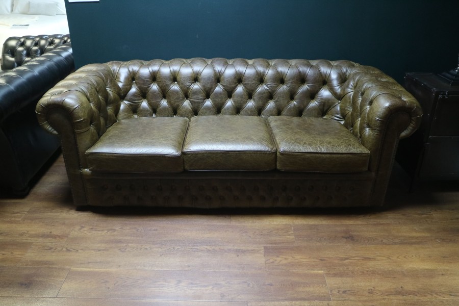 Claridge Luxury Leather Chesterfield Sofa - 3 Seater - Vintage Truffle